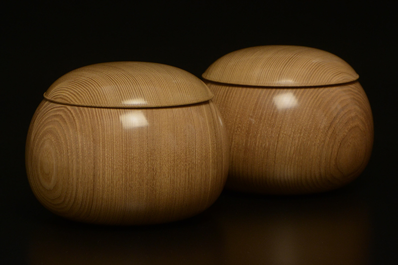 本榧足付碁盤 碁石 碁笥箱 碁盤用桐箱（値下げしました） 本榧足付碁盤 碁石 碁笥箱 碁盤用桐箱（値下げしました） 本