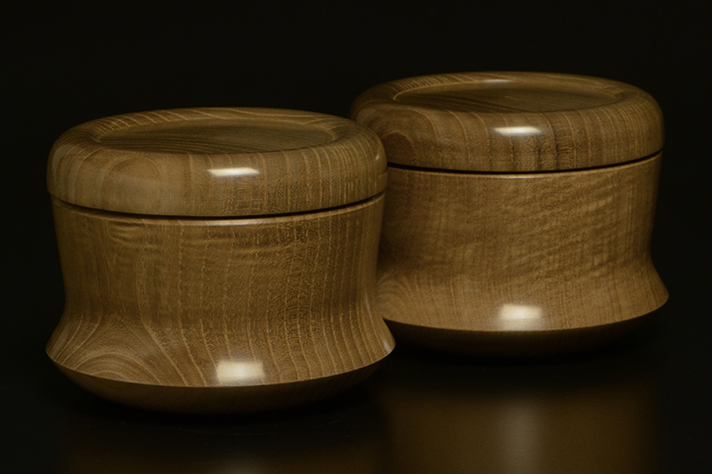 キハダ本因坊型碁笥　極上（36号）の正面