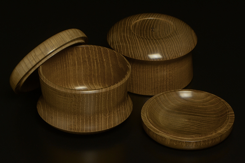 キハダ本因坊型碁笥　極上（36号）の内側