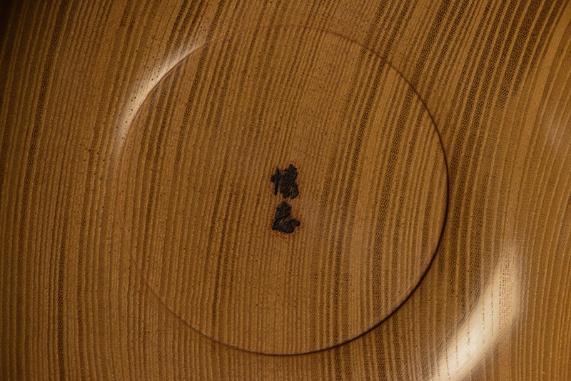 ケヤキ本因坊型碁笥　極上（38号）の底