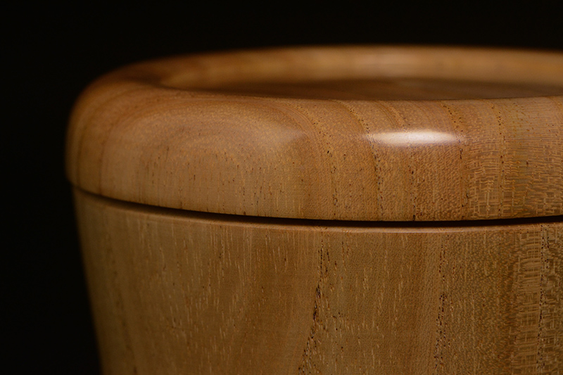 栴檀本因坊型碁笥　極上（36号）のアップ