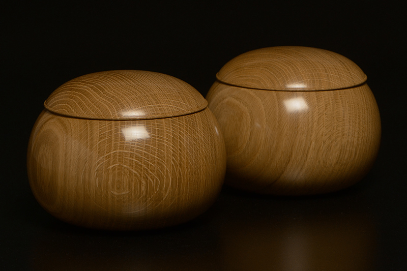 値下げ！！碁盤 つげ製値打ち物 卓上碁盤 碁石 蛤碁石 那智黒 碁笥 木製 本寸 白181個 黒179個 囲碁