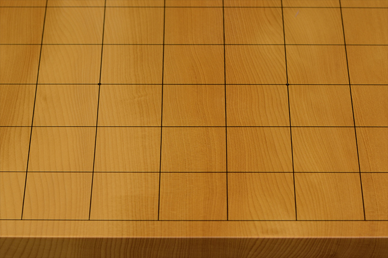 美品！一枚板 本榧 板目 の碁盤です。とても良い香り 卓上盤 4cm 国産本榧足付碁盤 5寸4分（天柾） ga50043 | 前川榧碁盤店