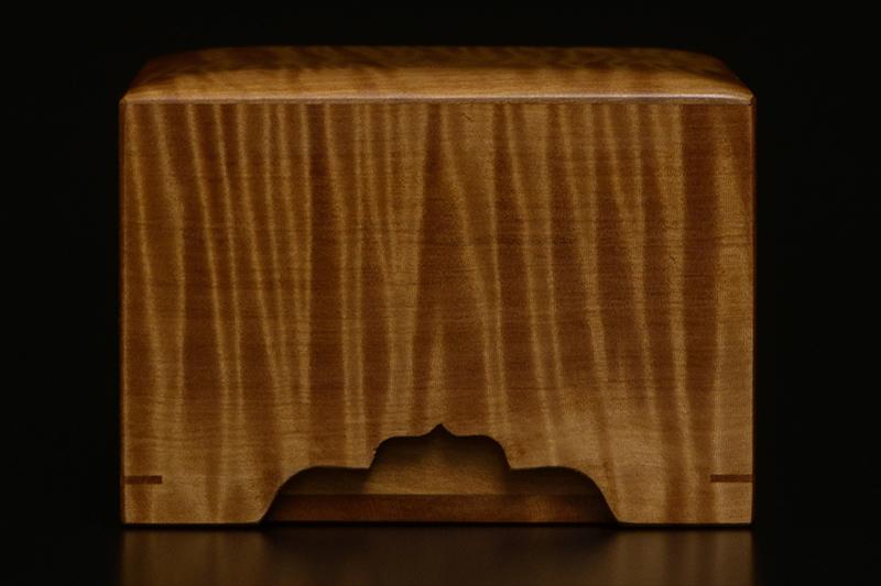 栃駒箱（杢）の側面