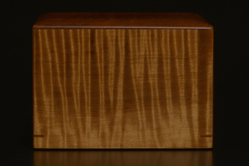 栃駒箱（杢）の側面