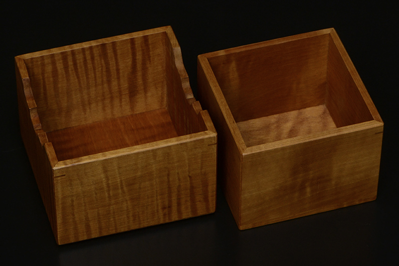 栃駒箱（杢）の内側