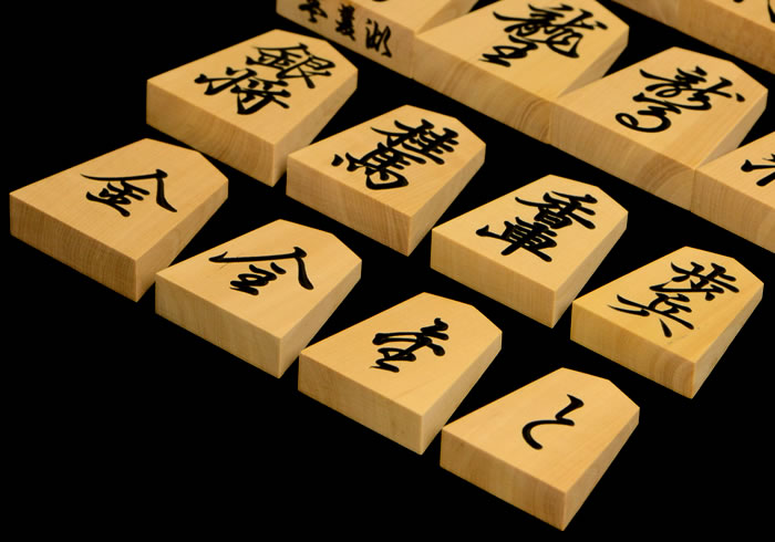 将棋駒 本黄楊（御蔵島黄楊）銘駒 菱湖 香松作 | 前川榧碁盤店