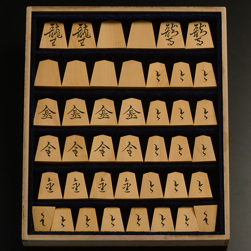 将棋駒　彫駒　御蔵島黄楊(上糸柾目)　鵞堂書　歩一作 将棋駒 彫駒 御蔵島黄楊(上糸柾目) 鵞堂書 歩一作 - メルカリ