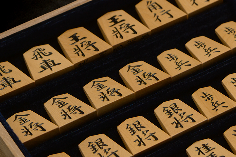 将棋駒　特上彫駒　御蔵島黄楊　金龍書　極美品　ホリコシ　千季作　最上級松　島柾目 将棋駒 御蔵島本黄楊 越山作 特上彫 水無瀬書 – kurokigoishiten