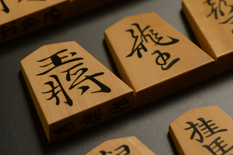 将棋駒　彫駒　御蔵島黄楊(上糸柾目)　鵞堂書　歩一作 将棋駒 彫駒 御蔵島黄楊(上糸柾目) 鵞堂書 歩一作 - メルカリ